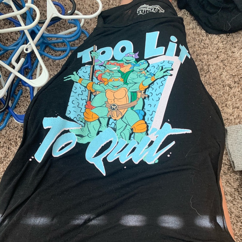 Cut sleeved cartoon shirt